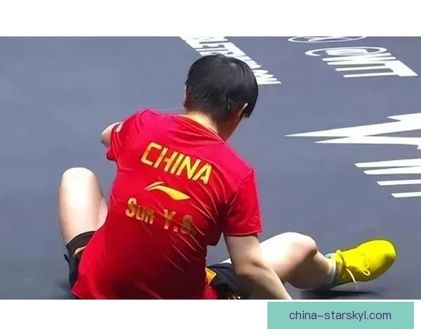 27岁中国选手提前庆祝滑倒出局